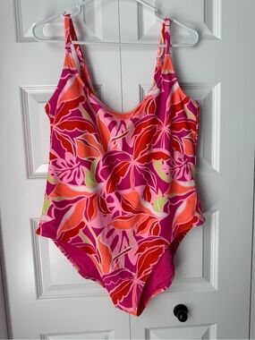OLD NAVY // FLORAL SWIMSUIT NWOT